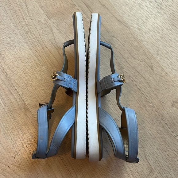 Michael Kors Farrow Thong Sandals Light Blue Size 7M Gladiator Chain Logo - Picture 10 of 12